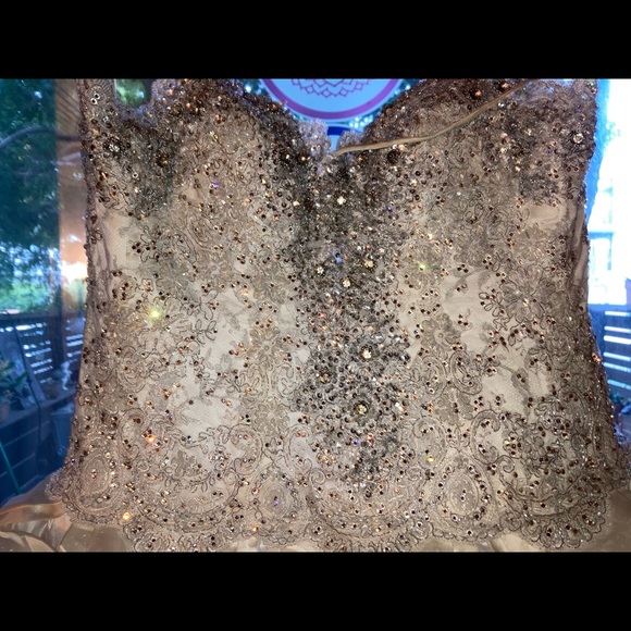 A One of a kind Baracci wedding gown or either evening gown can we use this both - Picture 5 of 8